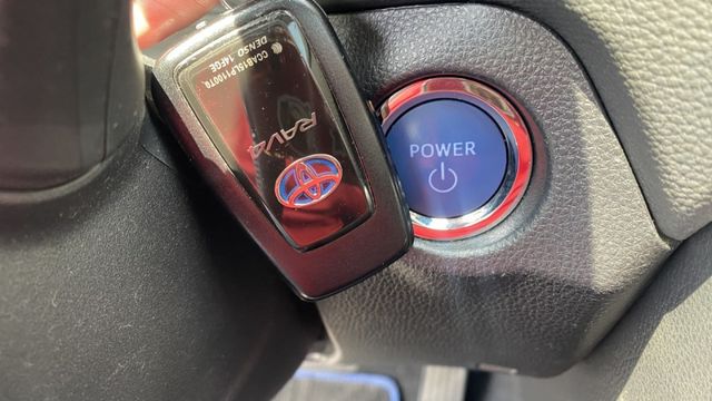 【油電大休旅!選配CarPlay!】新車126萬!現省超過50萬!電洽0900-785-788阿政  第7張相片