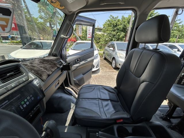 超低里程自排還有無線CARPLAY自用車!線洽小何在優惠~0966427962何  第7張相片