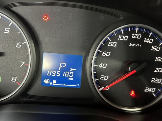 絕佳車況!極度耐用超神休旅車~才開9萬公里!還可以全額貸款0元交車 速洽小何  第13張相片