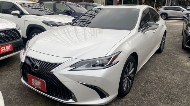 【極低里程只跑3萬】新車170萬!原版件美車!跟新車只差售價!來電0900-785-788阿政  第1張相片