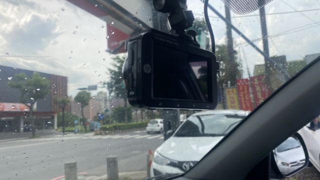 【超值大型休旅車登場】 新車百萬/2折出售 /代步首選/25年老字號/來電 0900-785-788 阿政  第4張相片