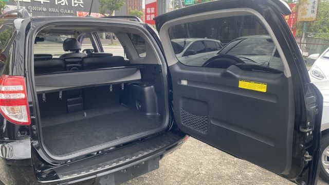 【超值大型休旅車登場】 新車百萬/2折出售 /代步首選/25年老字號/來電 0900-785-788 阿政  第17張相片