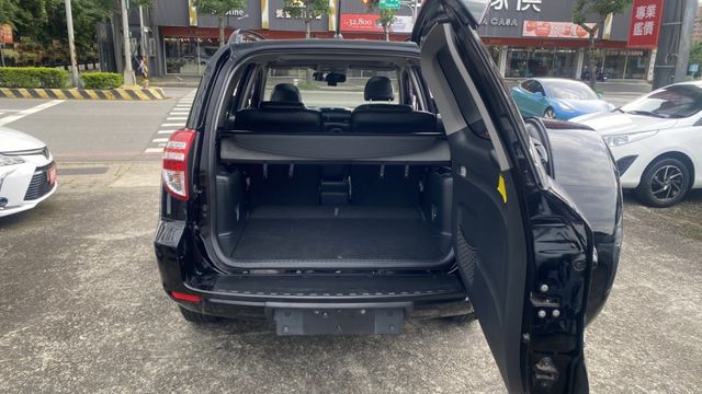 【超值大型休旅車登場】 新車百萬/2折出售 /代步首選/25年老字號/來電 0900-785-788 阿政  第18張相片