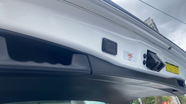 【大電池原廠保固中!】環景/混動/盲點/通風椅，日本進口頂級好車!來電0900-785-788阿政  第17張相片