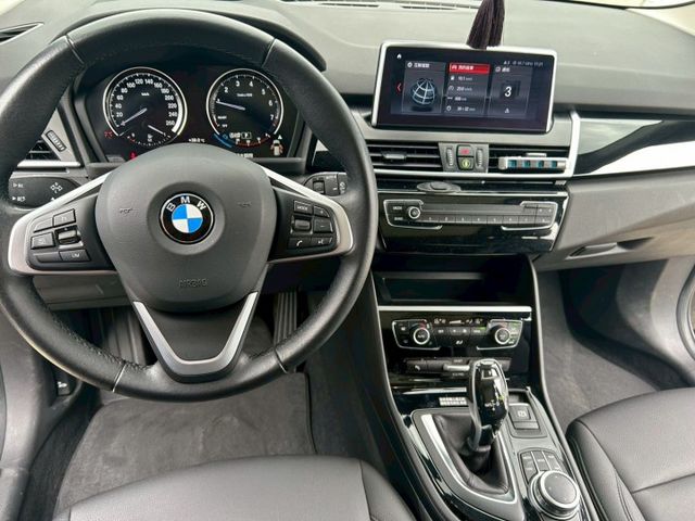 【實價刊登49.8萬!】同級距配備最好! 218i Active Tourer漂亮車!電洽0900-785-788  第10張相片