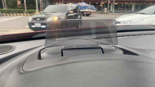 【安心特仕版!】HUD/定速/恆溫空調 操控空間一次擁有!來電0900-785-788阿政  第2張相片