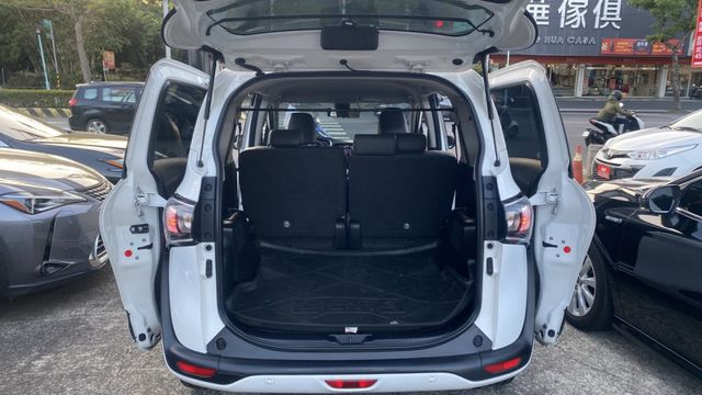 【新入庫！新價格！】雙滑門超大空間車！喜歡快來電0900-785-788阿政  第5張相片