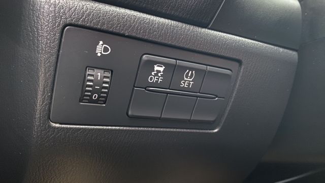 【操控+動力 魂動馬三】有導航有倒顯!行車紀錄器裝好送給你!來電0900-785-788阿政  第11張相片