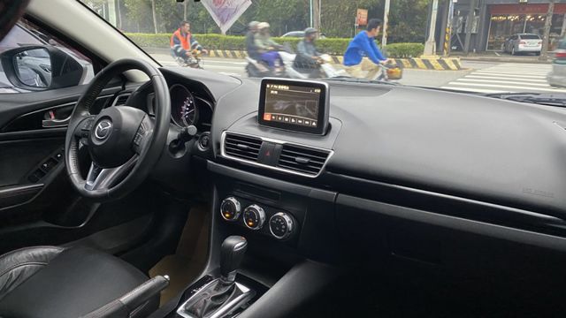 【操控+動力 魂動馬三】有導航有倒顯!行車紀錄器裝好送給你!來電0900-785-788阿政  第12張相片