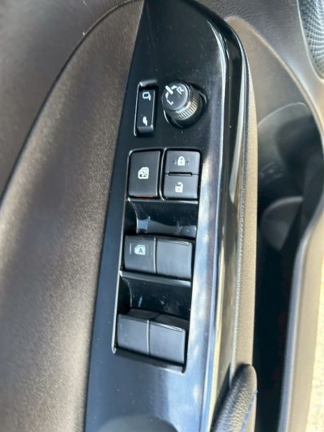 實跑僅 29,000 公里、全車認證完成!41萬最低里程速洽小何0966427962  第11張相片