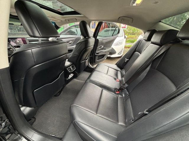 沉穩大器!原廠保固中~百萬內最佳豪華車型!店洽預約看車0966427962  第9張相片