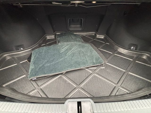 沉穩大器!原廠保固中~百萬內最佳豪華車型!店洽預約看車0966427962  第10張相片