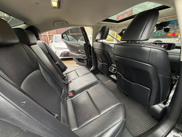 沉穩大器!原廠保固中~百萬內最佳豪華車型!店洽預約看車0966427962  第11張相片