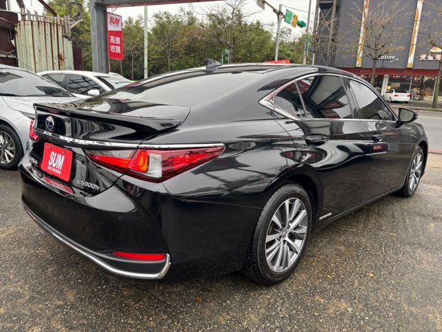 沉穩大器!原廠保固中~百萬內最佳豪華車型!店洽預約看車0966427962  第15張相片