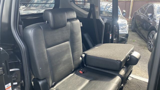 【超大空間神車!】5人座+雙滑門+低底盤，家庭友善神車!來電0900-785-788阿政  第17張相片