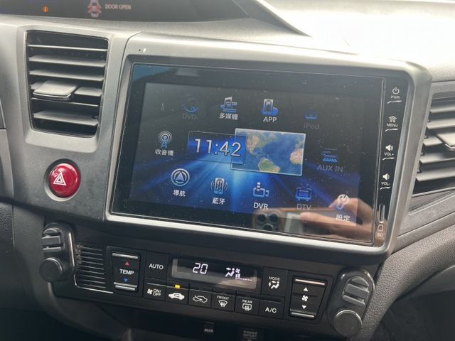 【稀有貨色!有換檔快撥VTI!】認證車!保證實車實價!快來電0900-785-788阿政  第7張相片