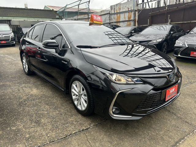 【新款油電 × 低里程 × 高配備】小改款數位儀表!油電輕鬆開回家!來電0900-785-788阿政  第3張相片