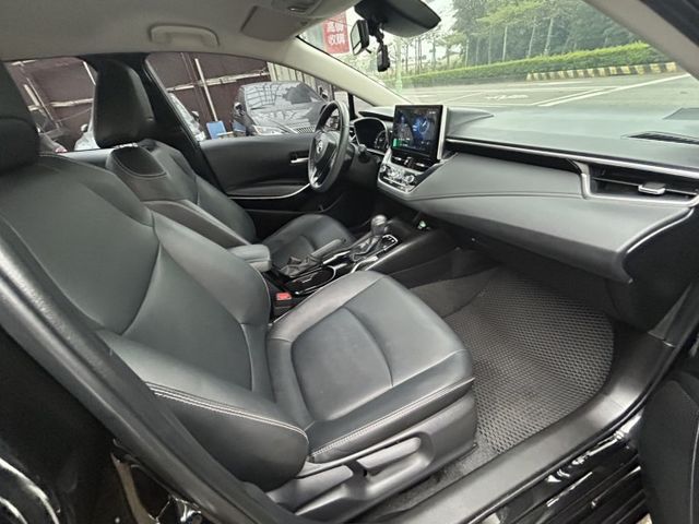 【新款油電 × 低里程 × 高配備】小改款數位儀表!油電輕鬆開回家!來電0900-785-788阿政  第8張相片