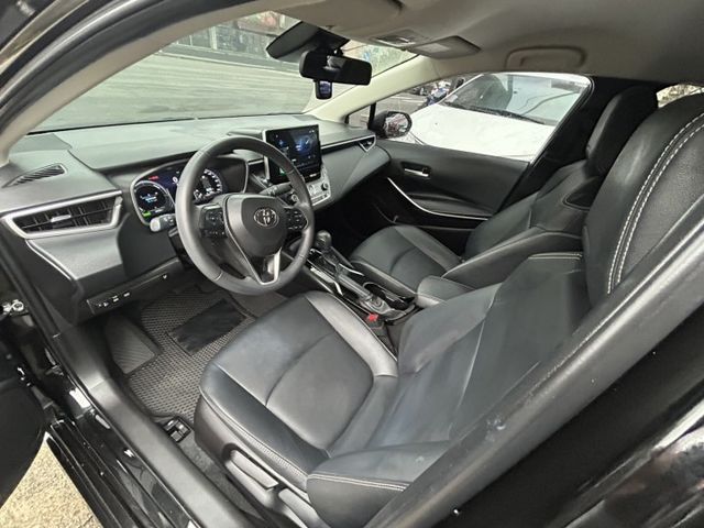 【新款油電 × 低里程 × 高配備】小改款數位儀表!油電輕鬆開回家!來電0900-785-788阿政  第10張相片