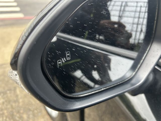 【新款油電 × 低里程 × 高配備】小改款數位儀表!油電輕鬆開回家!來電0900-785-788阿政  第12張相片