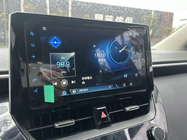 【新款油電 × 低里程 × 高配備】小改款數位儀表!油電輕鬆開回家!來電0900-785-788阿政  第15張相片