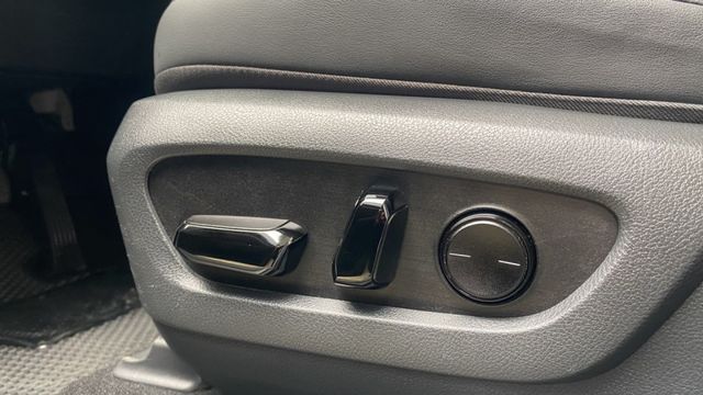 【全新入庫｜原版件認證車｜豪華質感休旅】 質感鈦棕入手好時機，來電0900-785-788阿政  第2張相片