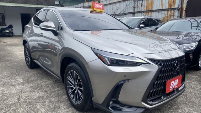 【全新入庫｜原版件認證車｜豪華質感休旅】 質感鈦棕入手好時機，來電0900-785-788阿政  第5張相片