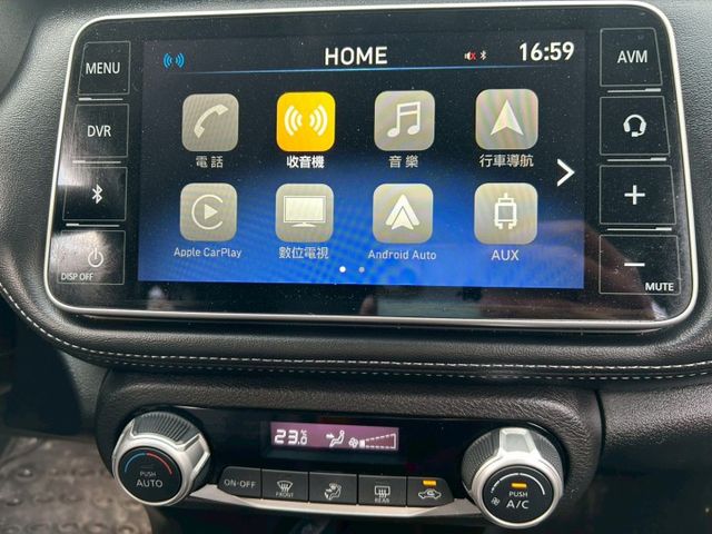 低里程原廠保養認證車!最頂規led環景款!速洽小何0966427962  第14張相片