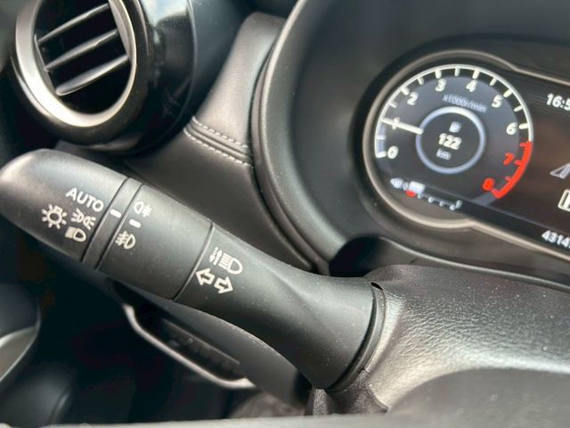 低里程原廠保養認證車!最頂規led環景款!速洽小何0966427962  第18張相片