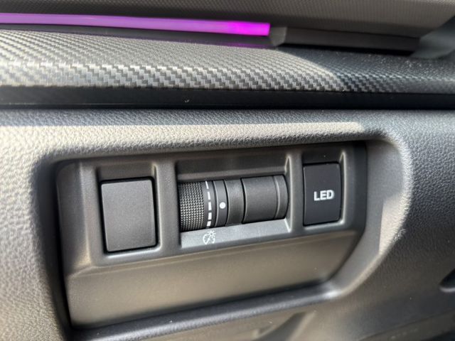 AWD全地形超神小休旅!原廠新車保固中~僅此一台速洽小何0966427962  第13張相片