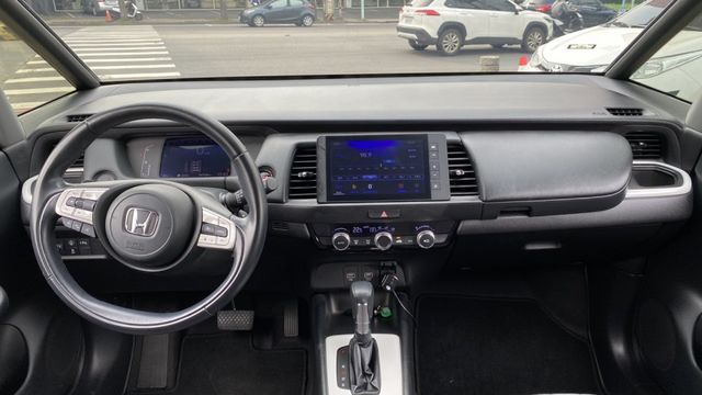 【認證車X低里程X年份新】 喜歡快來電預約賞車0900-785-788阿政!  第8張相片