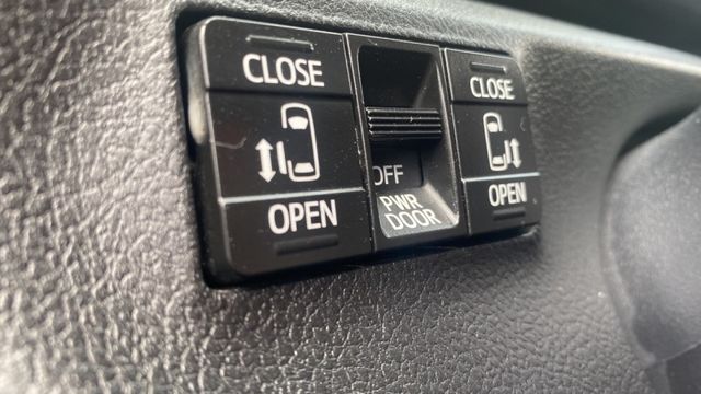 【家庭首選七人座】頂級雙電動滑門!負擔輕用途多!顧家好選擇來電0900-785-788阿政  第6張相片