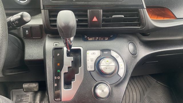 【家庭首選七人座】頂級雙電動滑門!負擔輕用途多!顧家好選擇來電0900-785-788阿政  第11張相片