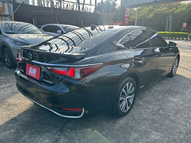 沉穩大器!原廠保固中~百萬內最佳豪華車型!店洽預約看車0966427962  第5張相片