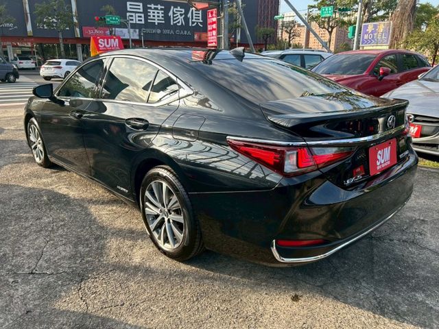 沉穩大器!原廠保固中~百萬內最佳豪華車型!店洽預約看車0966427962  第6張相片