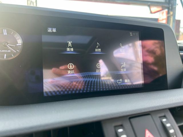 沉穩大器!原廠保固中~百萬內最佳豪華車型!店洽預約看車0966427962  第7張相片