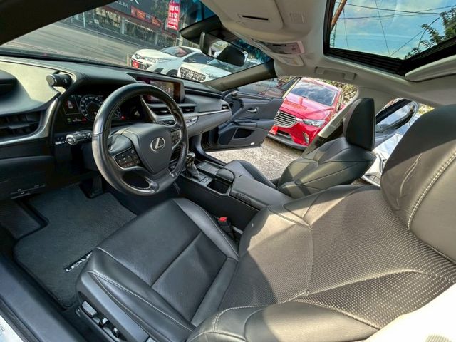 沉穩大器!原廠保固中~百萬內最佳豪華車型!店洽預約看車0966427962  第15張相片