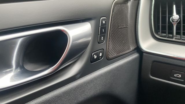 【公路坦克車】瑞典黑科技 XC60 PLUS B4!認證車別錯過!來電0900-785-788阿政  第9張相片