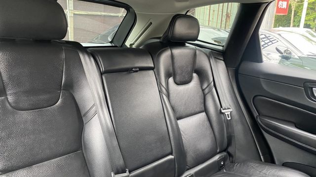 【公路坦克車】瑞典黑科技 XC60 PLUS B4!認證車別錯過!來電0900-785-788阿政  第17張相片