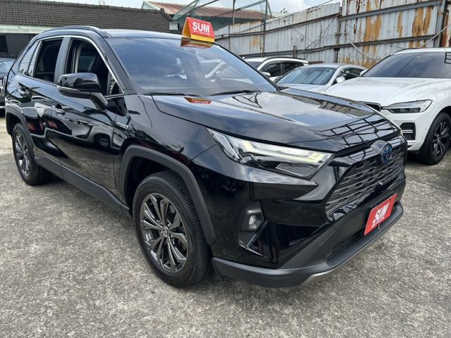 全景天窗!原廠8年保固!極度划算的超值AWD車型~速洽小何0966427962  第3張相片