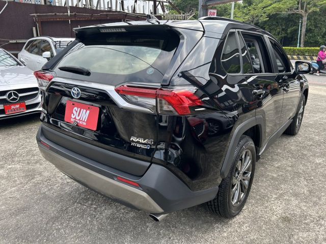 全景天窗!原廠8年保固!極度划算的超值AWD車型~速洽小何0966427962  第6張相片