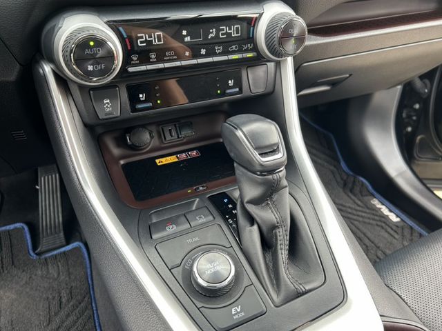 全景天窗!原廠8年保固!極度划算的超值AWD車型~速洽小何0966427962  第17張相片