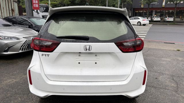 【高配備都會小車】里程僅6萬公里!免50萬輕鬆開回家!來電0900-785-788阿政  第4張相片