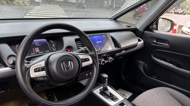 【高配備都會小車】里程僅6萬公里!免50萬輕鬆開回家!來電0900-785-788阿政  第15張相片