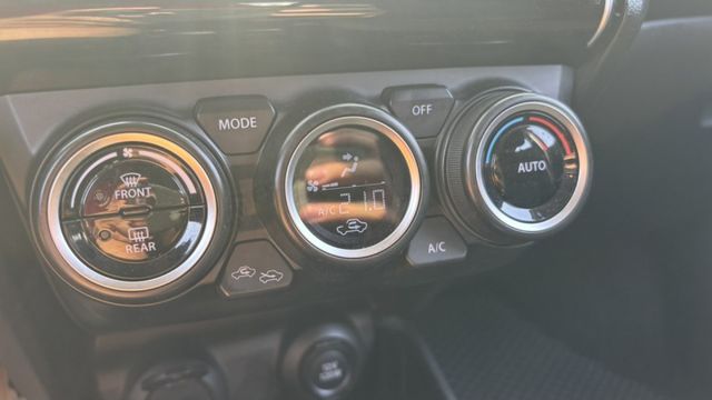 【超動感小紅來了!】油電版!免50萬開回家!認證車來電阿政0900-785-788  第15張相片
