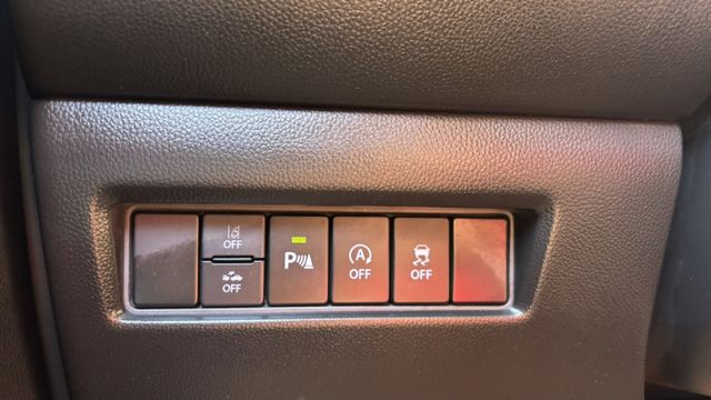 【超動感小紅來了!】油電版!免50萬開回家!認證車來電阿政0900-785-788  第16張相片