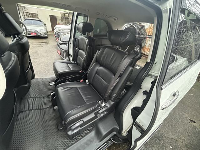 百萬內最省稅金大7人座MPV!絕版神車高規配備速洽小何0966427962  第11張相片