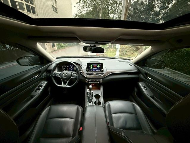 Nissan  Sentra  第7張相片