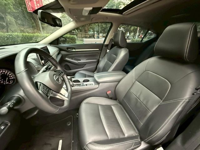 Nissan  Sentra  第8張相片