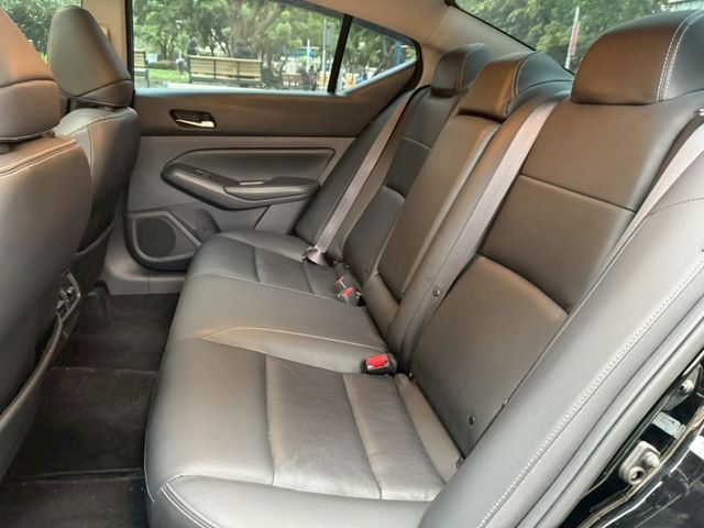 Nissan  Sentra  第10張相片